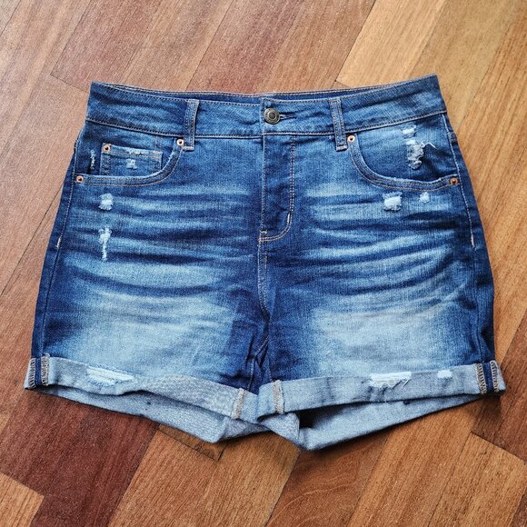 Time And Tru Mid-Rise Rolled Ripped Shorts Size 8 - Picture 3 of 11
